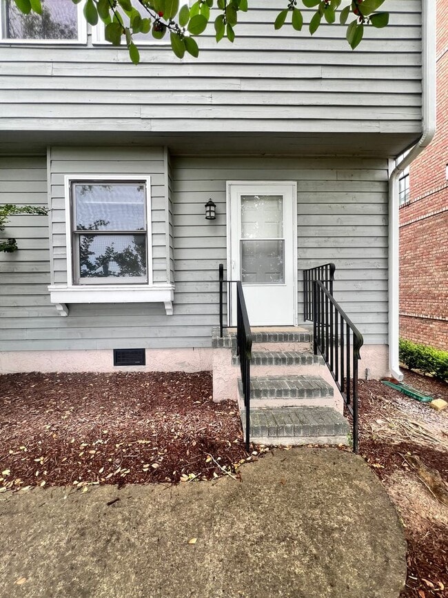 Downtown Condo/Townhouse with Water View - Downtown Condo/Townhouse with Water View