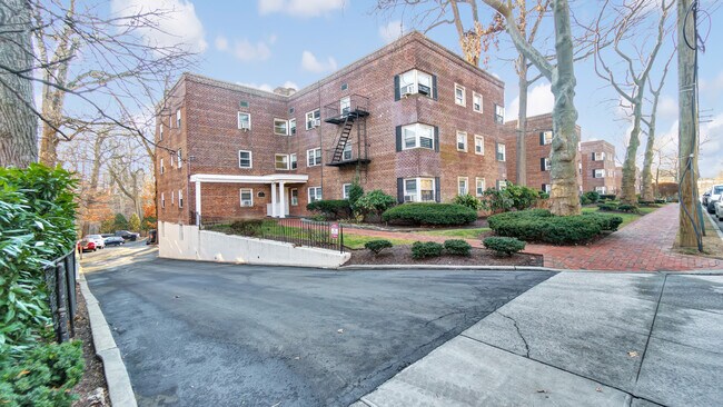 Photo - Knightsbridge Gardens