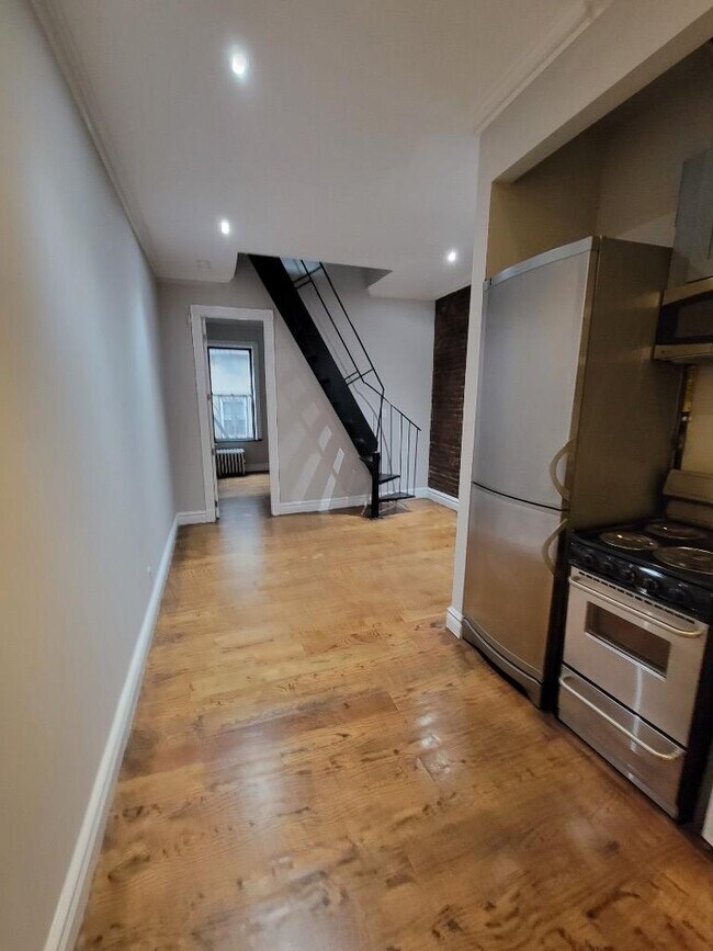 221 E 23rd St Unit 20