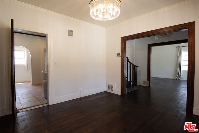 Photo - 2142 S Victoria Ave