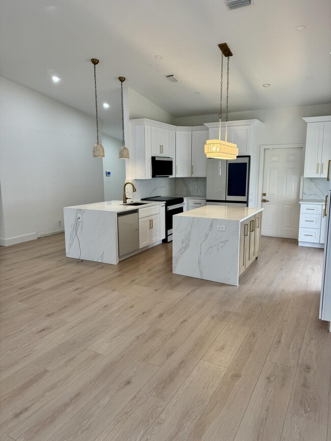 Photo - 64 Paxford Ln
