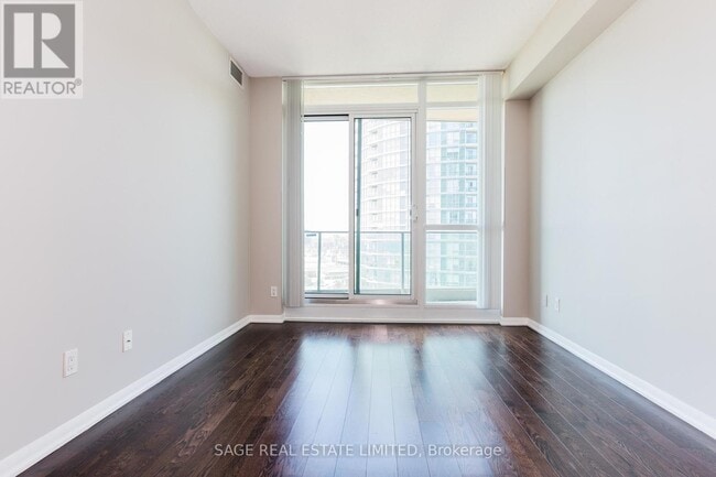 Photo - 215 Fort York Blvd Unité 2707