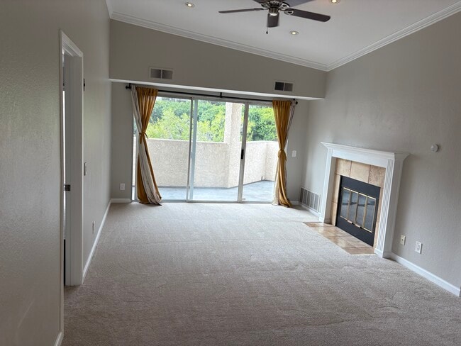 Building Photo - 7287 Camino Degrazia Unit 10