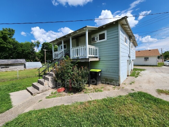 Photo - 531 1/2 W 9th Apt W