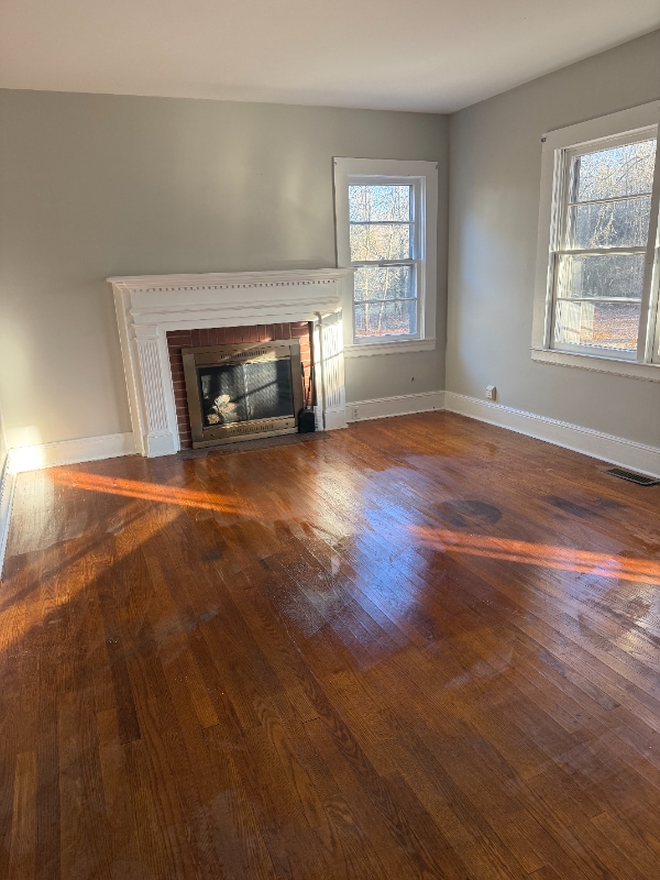 Photo - 435 E Meadow Rd