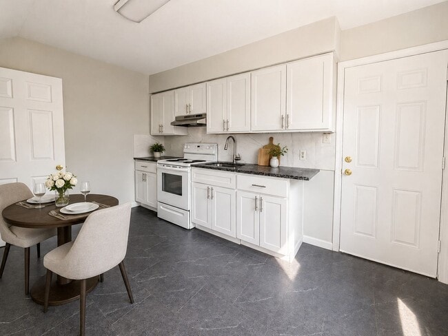 Photo - 2601 N Sartain St