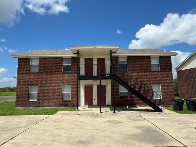 Building Photo - 1601 Cedarhill Dr Rental