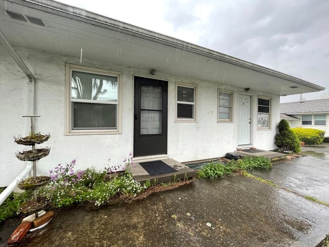Building Photo - Cozy Woodlawn Studio with Full Kitchen Unit #3 Rental