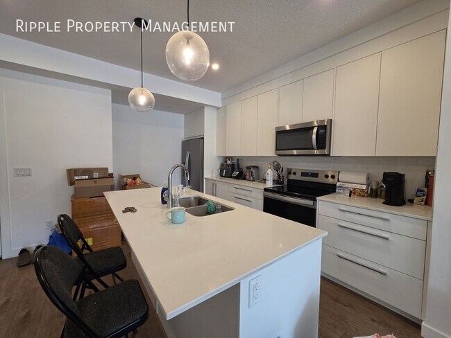 Photo - SPACIOUS 2 BEDS, 2 BATHS CONDO | MASTER ENSUITE & HEATED UNDERGROUND PARKING Unit 2224