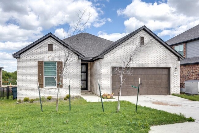 Building Photo - 1100 Desaix Dr