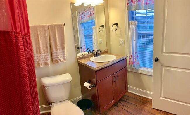 Photo - 102 Trescott Ln