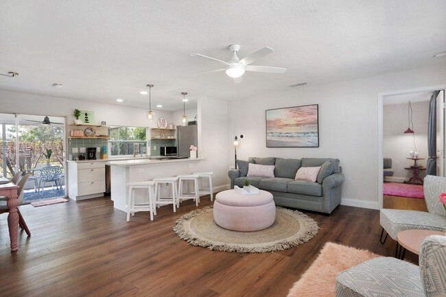 Photo - Furnished Chic Monthly Rental Home in Bradenton, FL VACA or Short Term