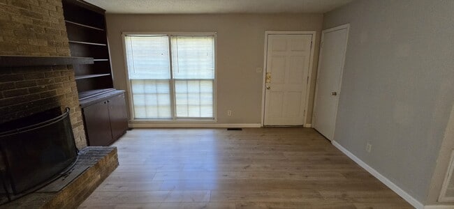 Photo - 2719 Clayton Dr NW