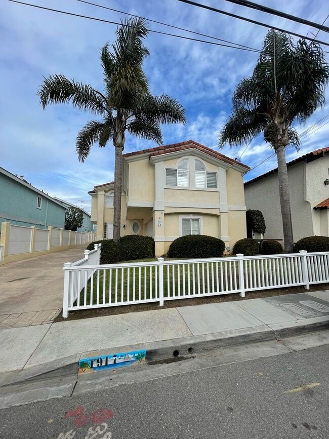 Photo - Beautiful Detached 4 bedroom, 2.5 Bath Tow...