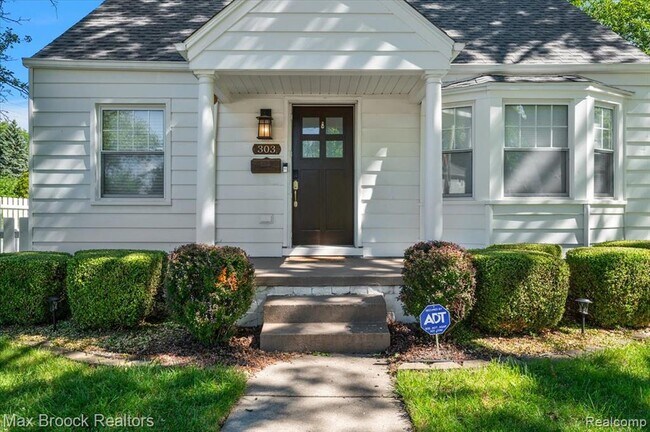 Photo - 303 Midland Blvd
