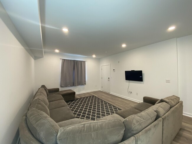 Building Photo - 317 N 41st St Unit 1
