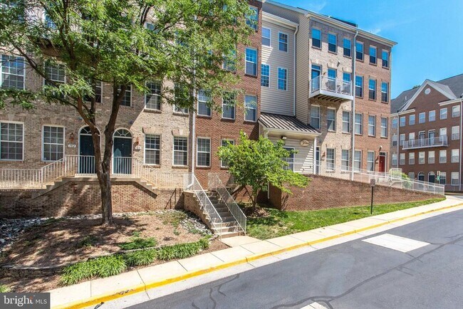 Photo - 2664 Manhattan Pl