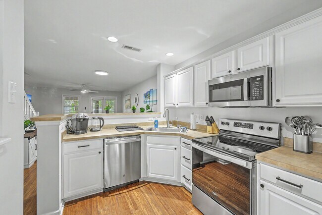 Photo - 549 Tayrn Dr