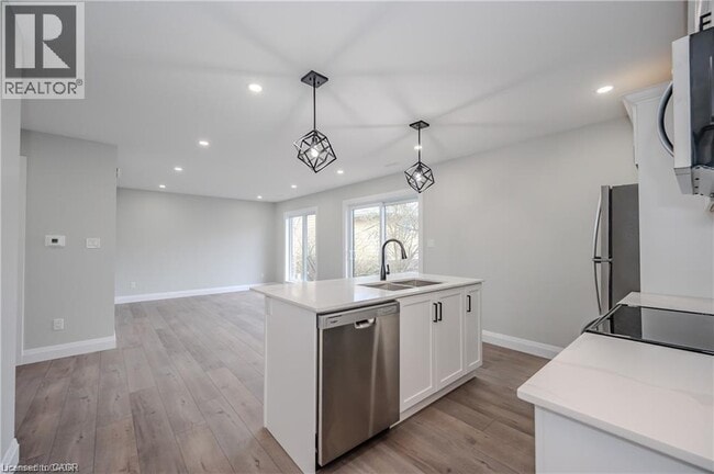Photo - 16 Hincks St