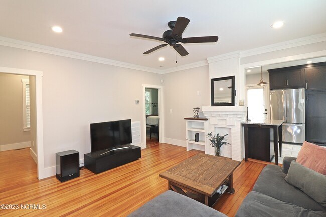 Photo - 630 N May St