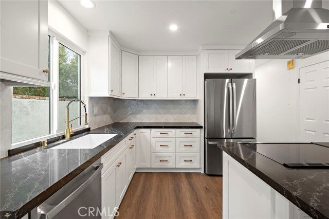 Photo - 377 Roycroft Ave