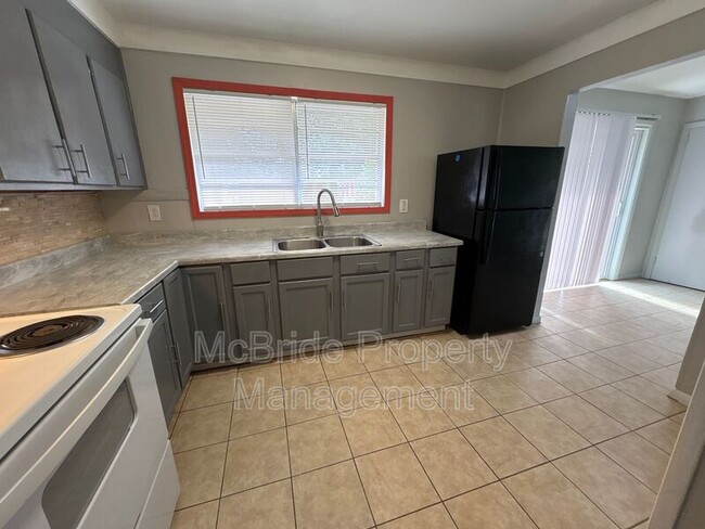 Photo - 1437 Ridgewood Dr