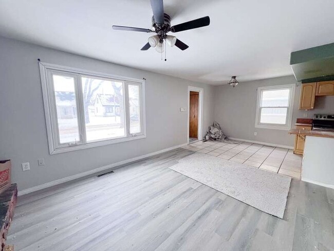 Photo - 11415-11490 90 St NW