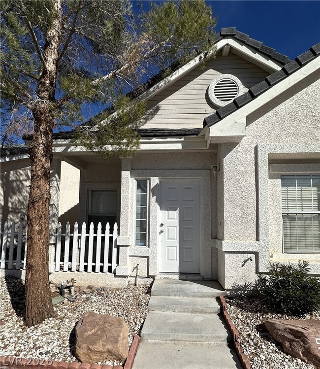 Building Photo - 5244 Ladyhawk Way