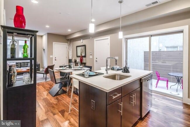 Photo - 826 N 3rd St