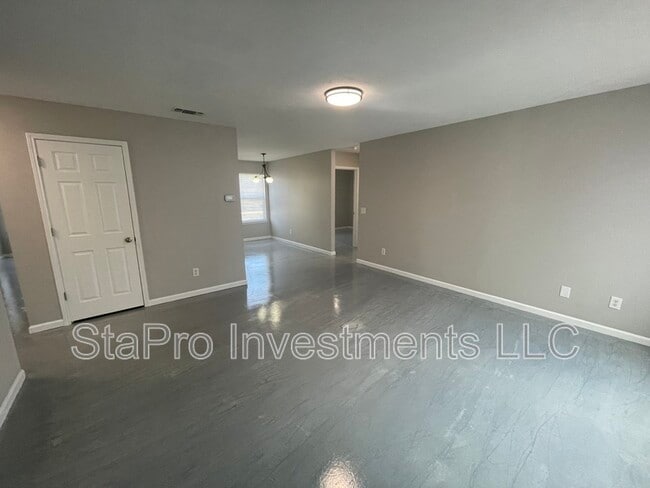 Photo - 125 Village Pl