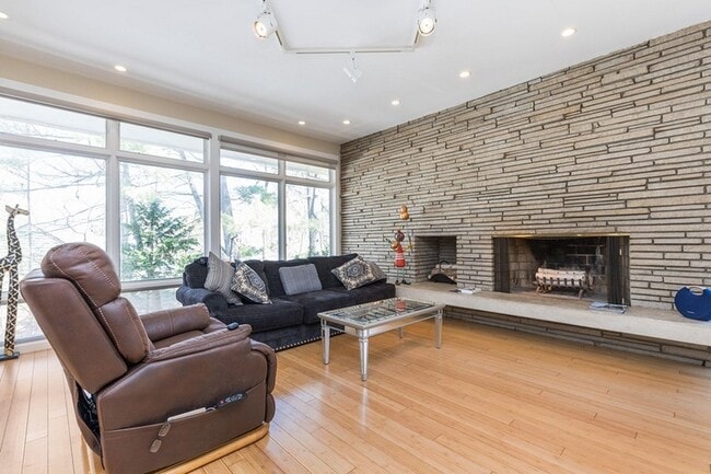 Photo - 192 Stonehurst Dr