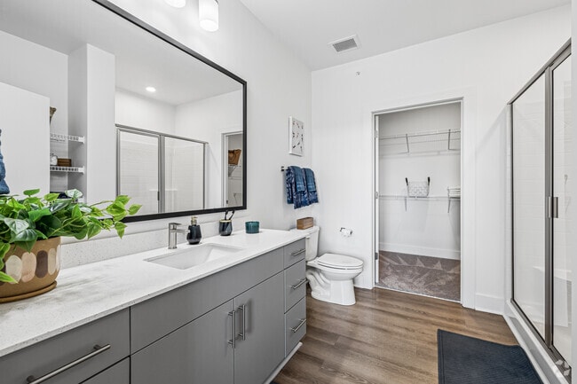 2BR, 2BA - 1,084SF - Second Bathroom