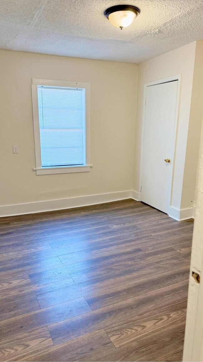 Photo - 1393 Michigan St