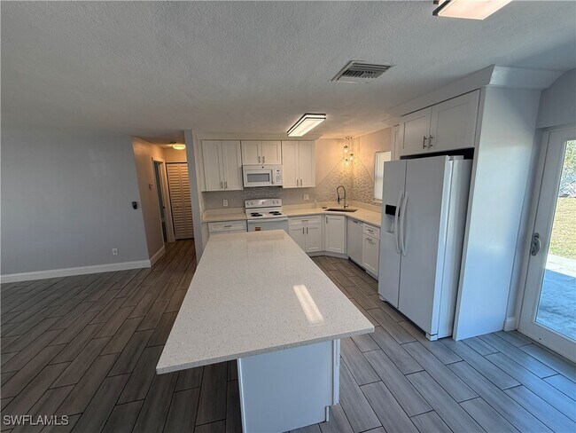 Photo - 1315 NE Pine Island Ln