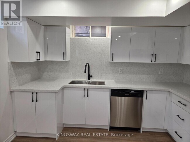 Photo - 839 Miltonbrook Cres