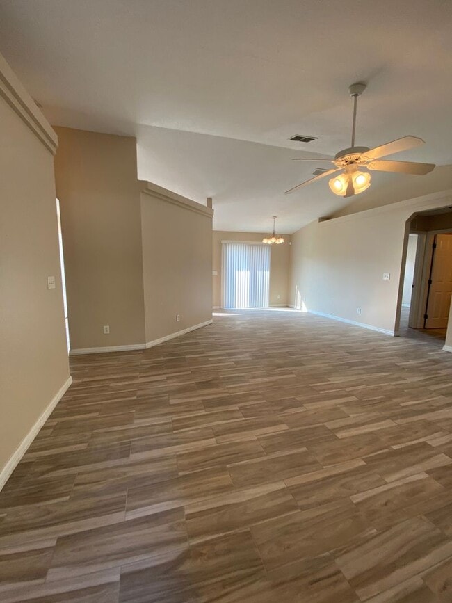 Photo - SILVER SPRINGS SHORES 3/2/2 - *WON'T LAST*