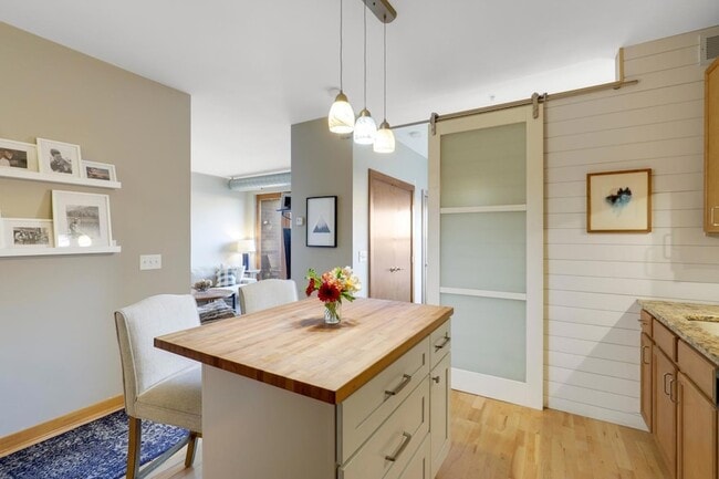 15 E Franklin Ave