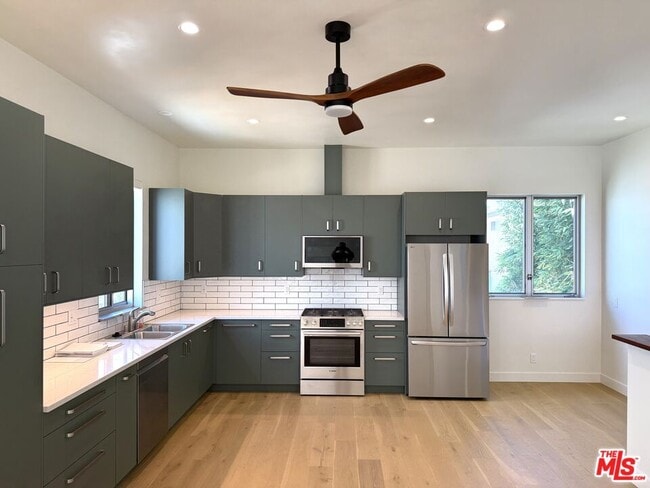 Building Photo - 1842 9th St Unit B Rental