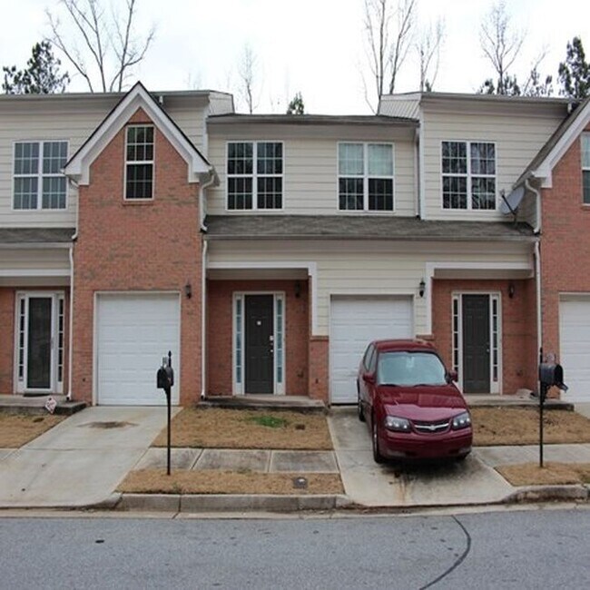4989 Lower Elm St