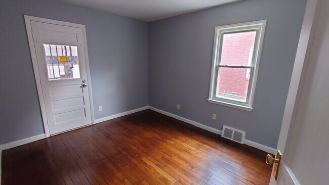 Photo - 12886 Riad St