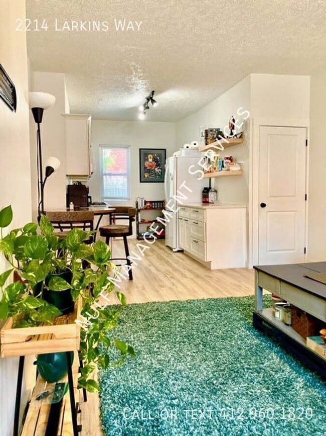 Photo - 2214 Larkins Wy