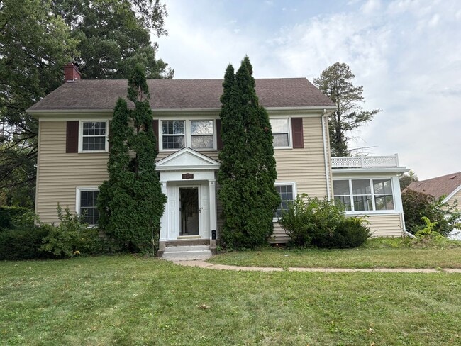 Building Photo - 4 bedroom 3 bathroom single family home