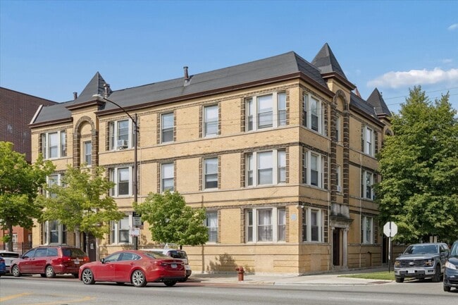 Building Photo - 2405 W McLean Ave Unit 1