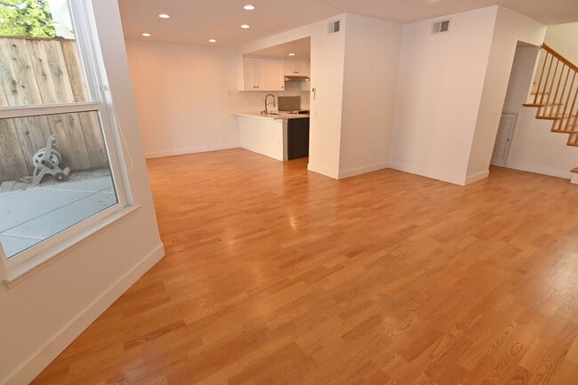 Photo - Available now 3/2.5, desireable neighborhood of Capistrano Community.