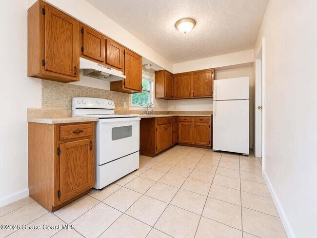 Photo - 2028 Rollins Dr