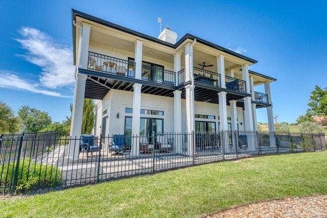 Building Photo - 3305 Close Call