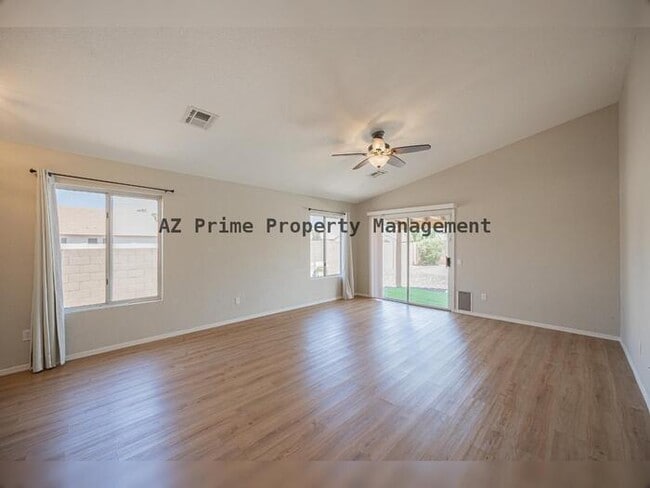 Photo - 1710 E Oakland St