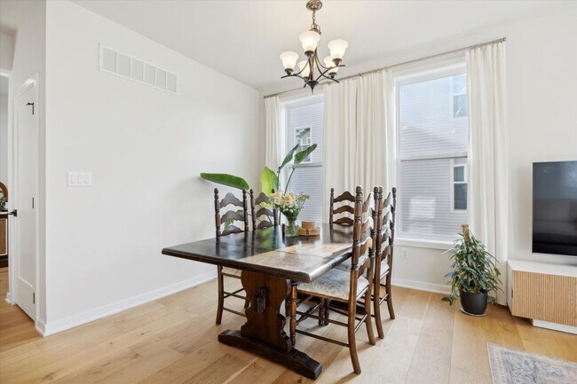 Photo - Luxury 3BD/2.5BA Townhouse is Franklin Sta...