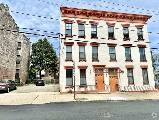 Building Photo - 88 South St Unit 1 Rental