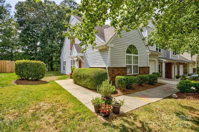 Photo - 9014 Roseton Ln